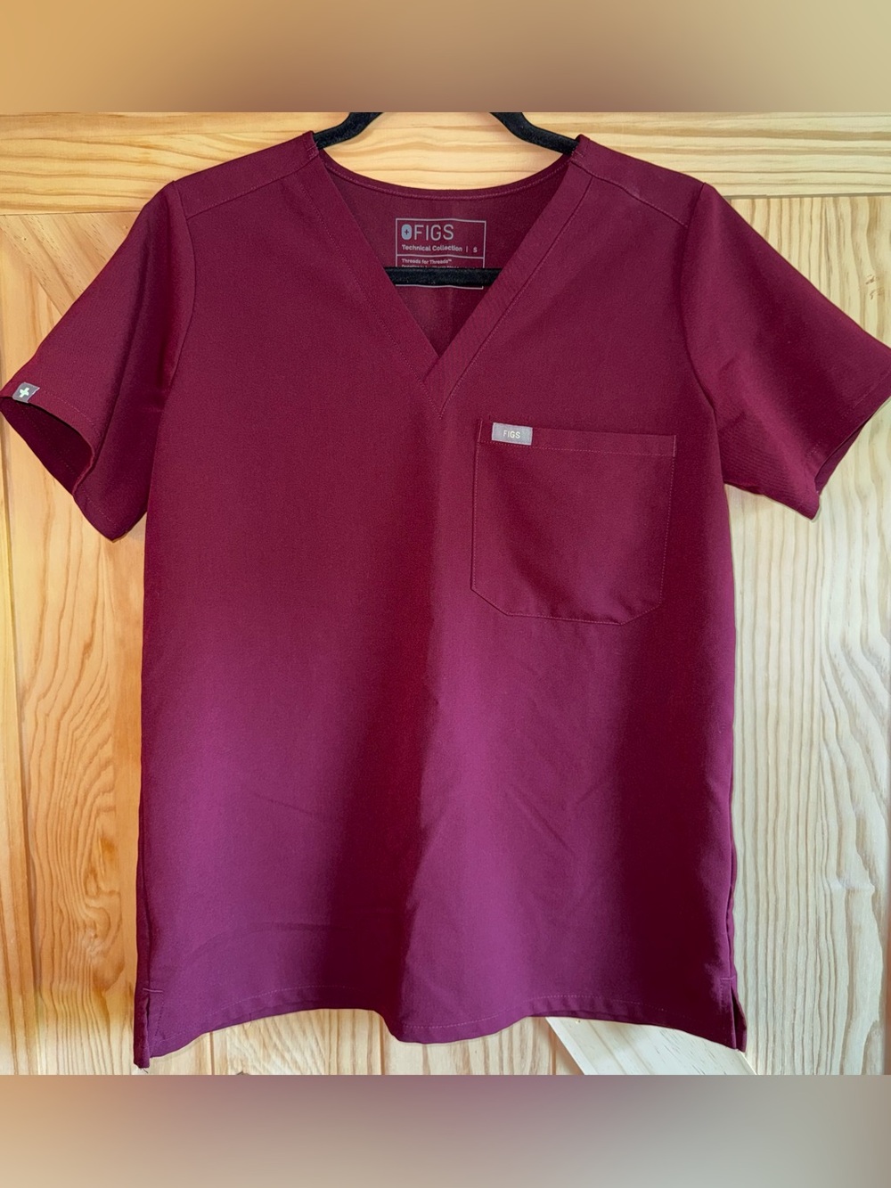 FIGS Catarina Scrub Top - Picture 2 of 6